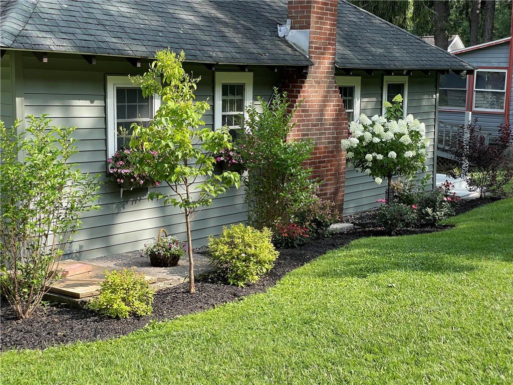 Image 3: Neat as a pin!