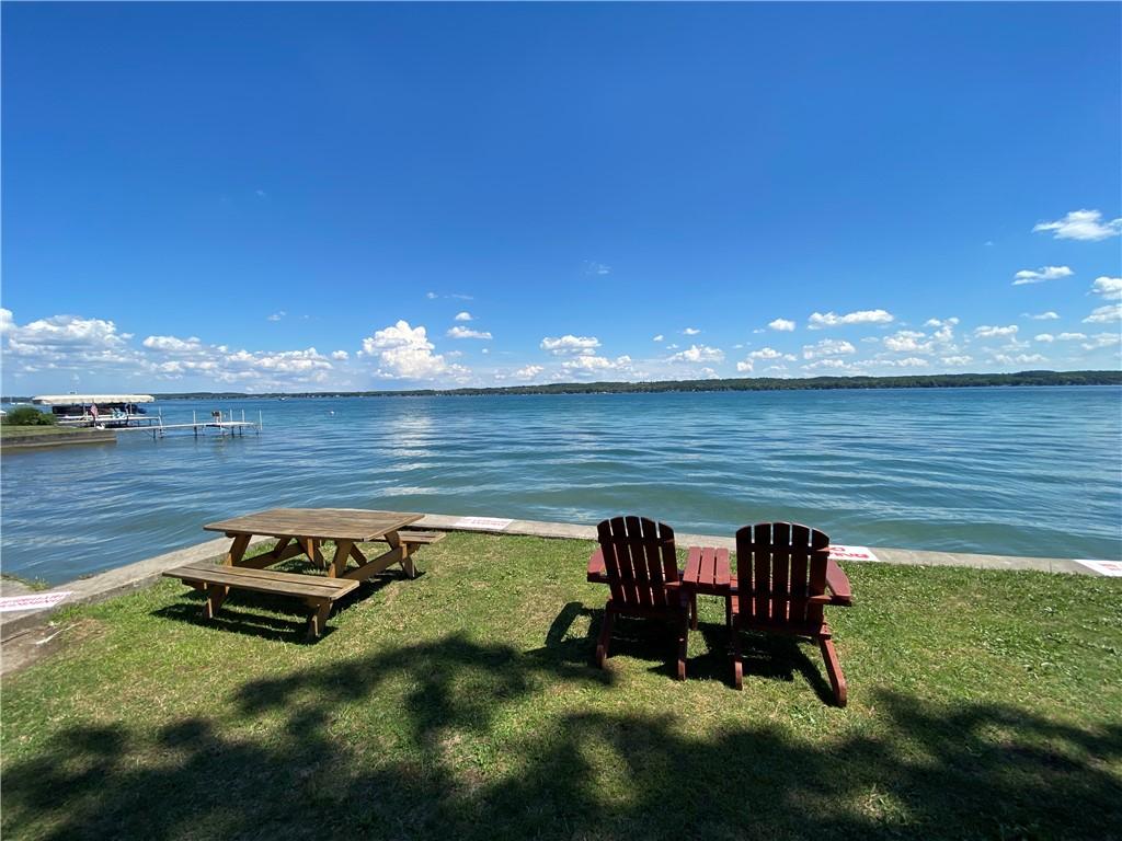 Image 2: NEARBY WEST LAKE SCHOOL HOUSE BEACH & PARK!