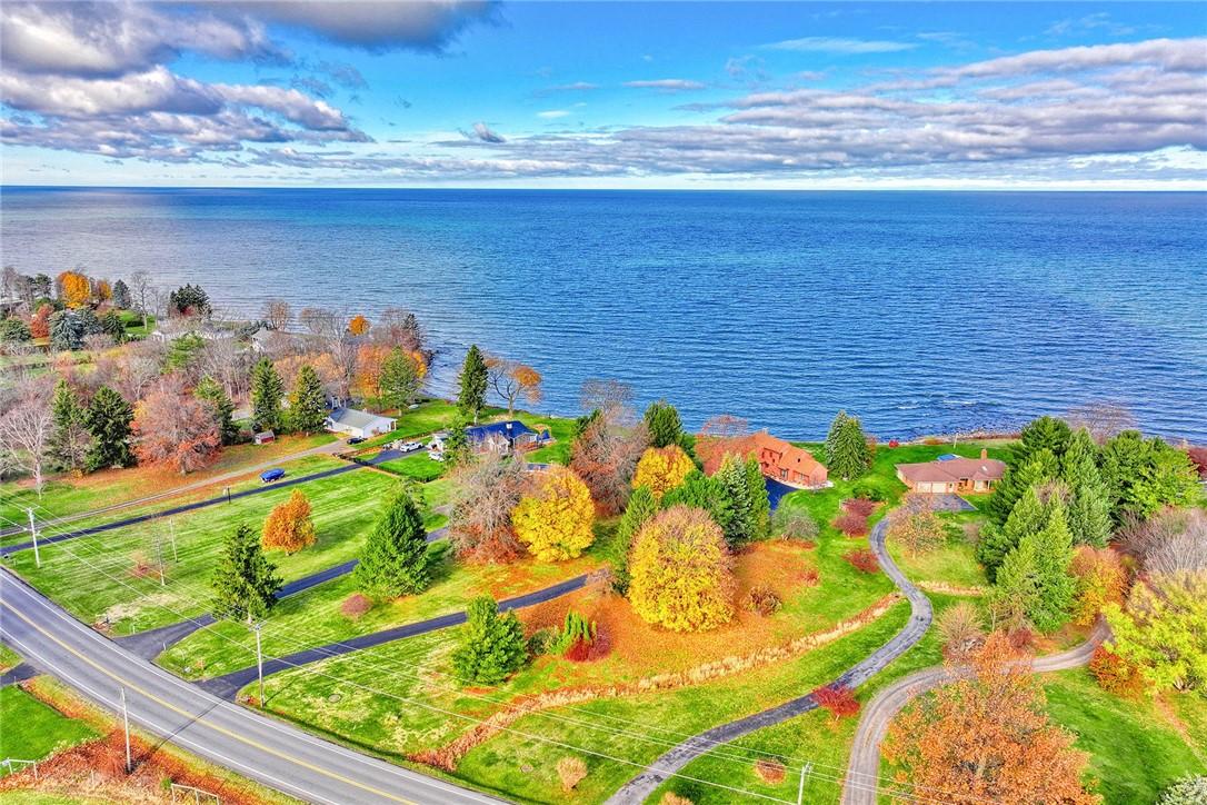 Image 2: 127' of prime Lake Ontario Frontage with reinforce