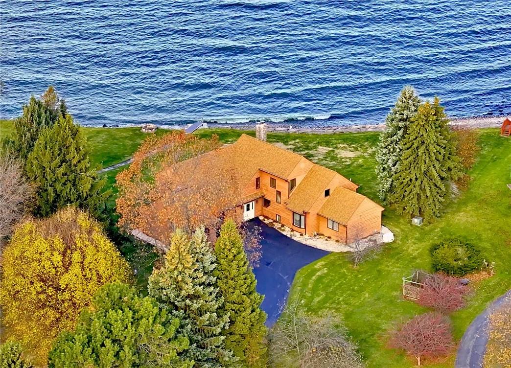 Image 3: 127' of prime Lake Ontario Frontage with reinforce