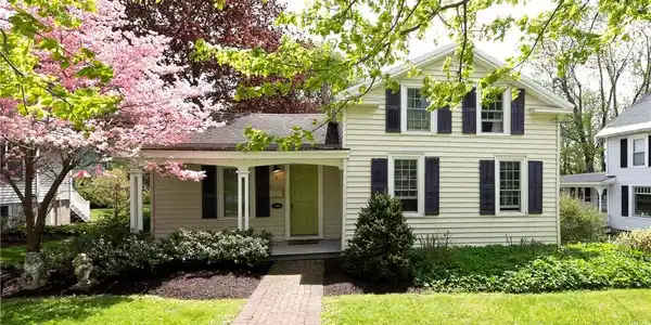 9 W Elizabeth Street