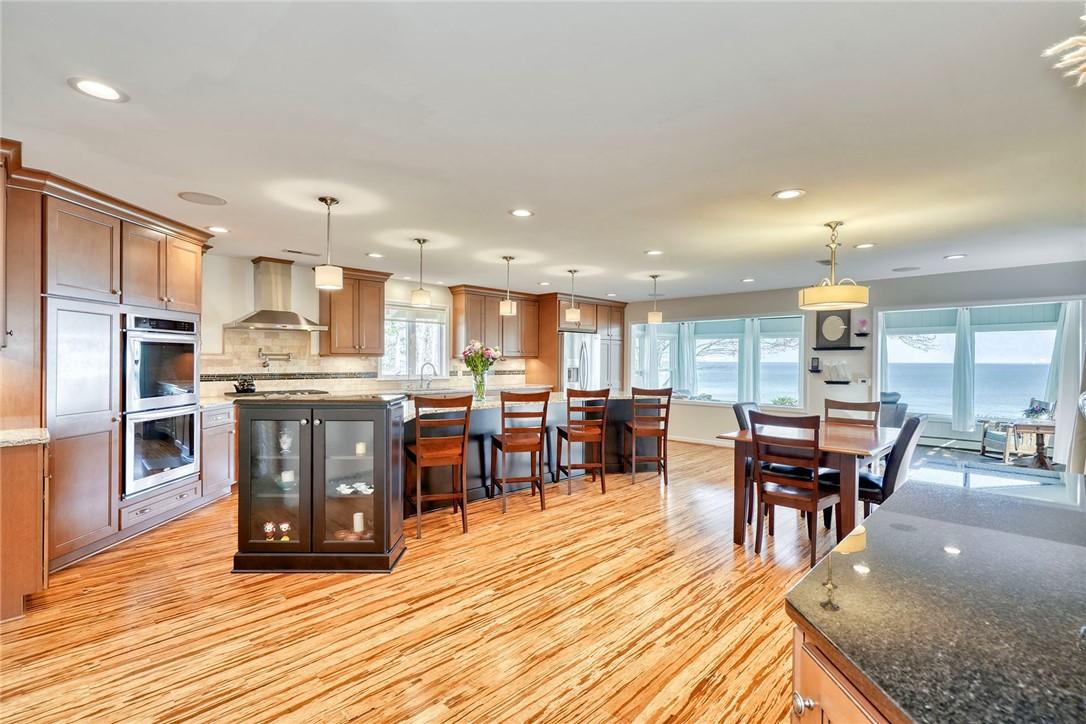 Image 4: Extra large kitchen