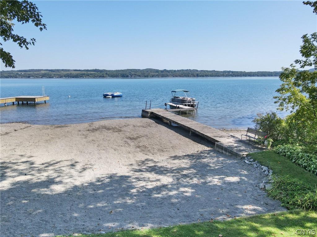 Image 3: 91 feet of level frontage