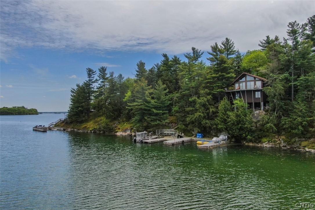 Image 1: Grossman Point cottage