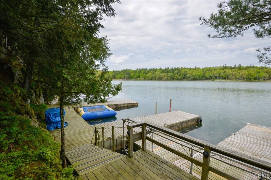 Image 2: Great swimming and dock options