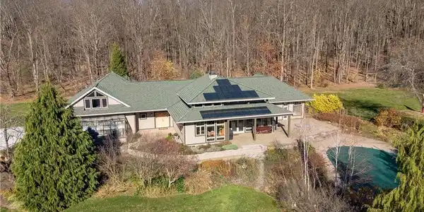 4422 Lakeside Drive