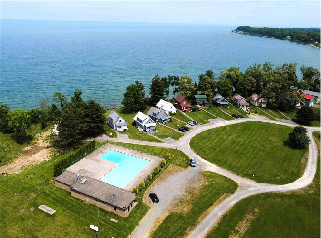 Image 2: Look how close you are to the Pool!