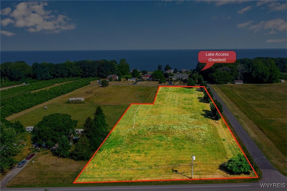 Image 2: 3.2 acre building lot with lake access