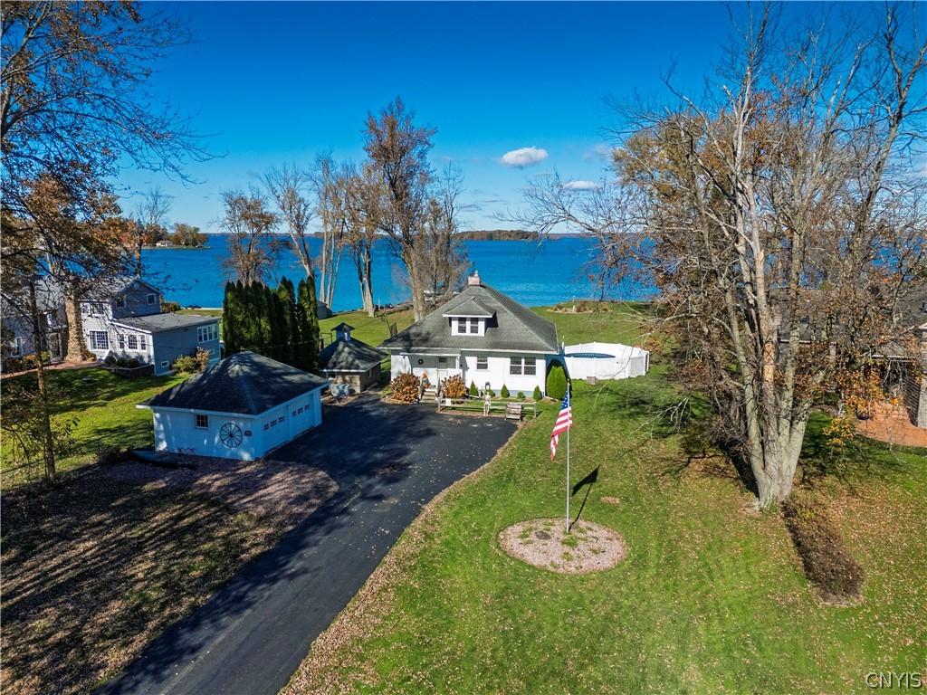 Image 1: Welcome to 7171 Lakeshore Road!