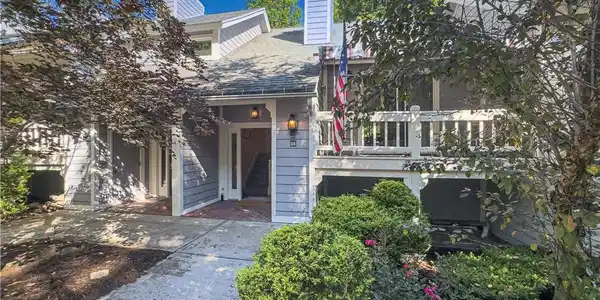 20 Elm Lane