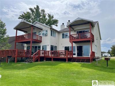 4438 W Lake Road