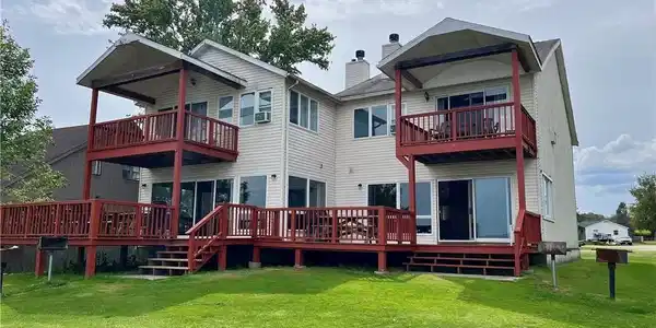 4438 W Lake Road