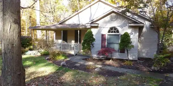 Image 3: Front of House