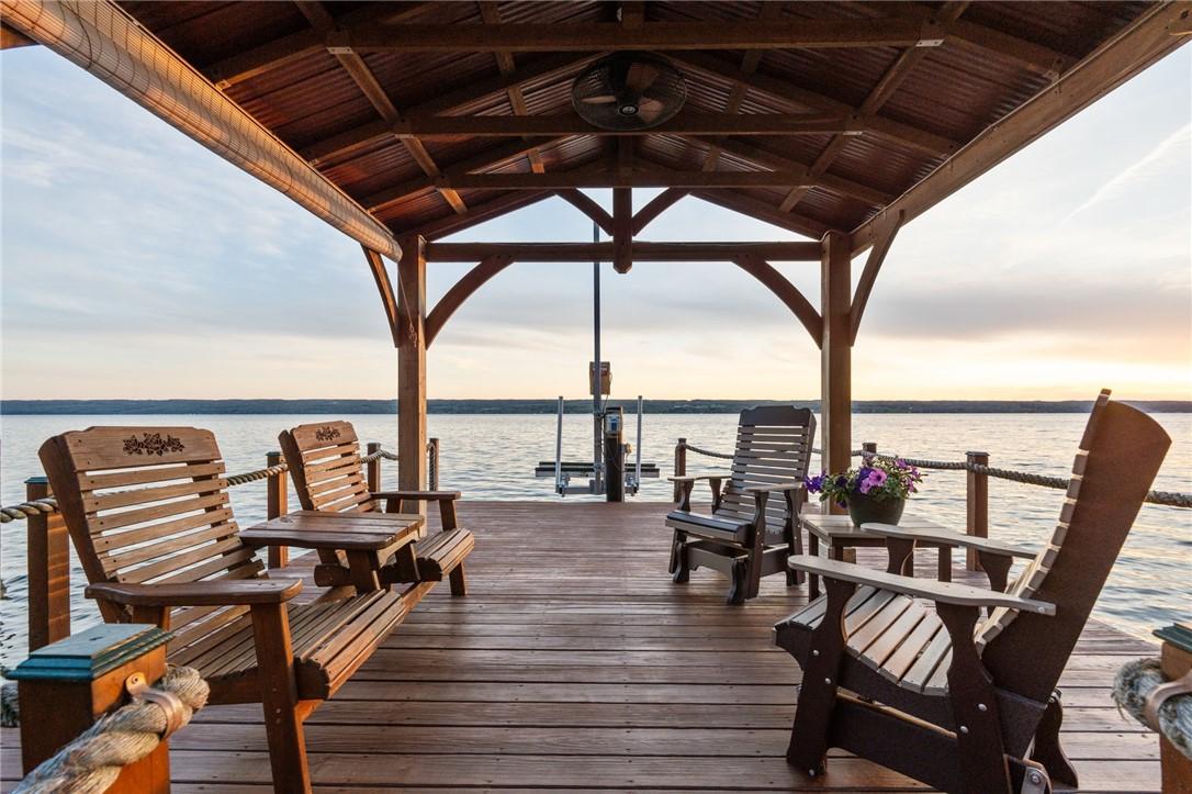 Image 4: Wonderful seating area off the Dock!