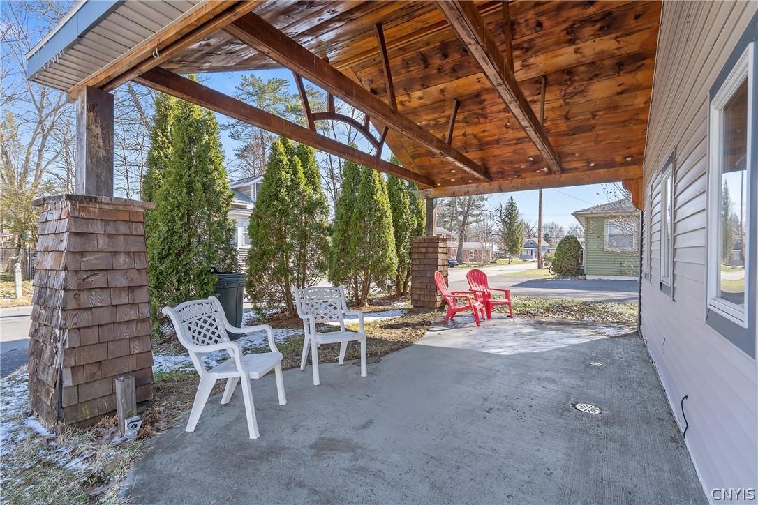 Image 3: Large patio perfect for entertaining on those warm