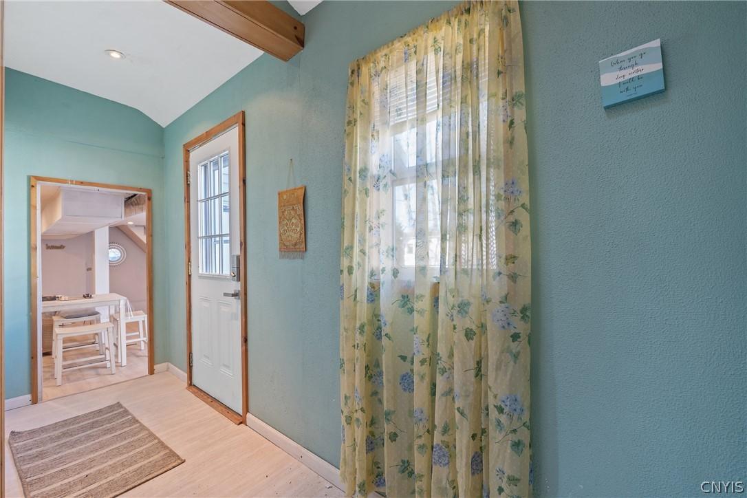 Image 4: Entry way
