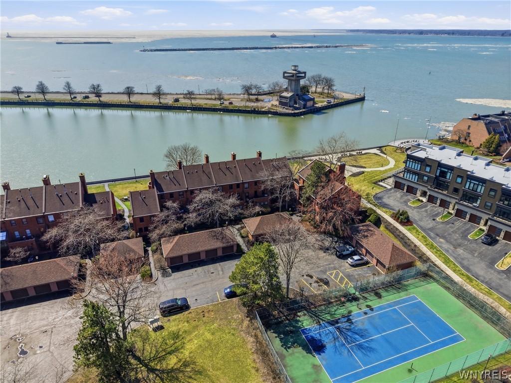 Image 4: The only tennis court in the area