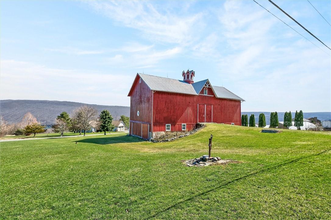 Image 2: Behold! The most photographed barn in the Finger L