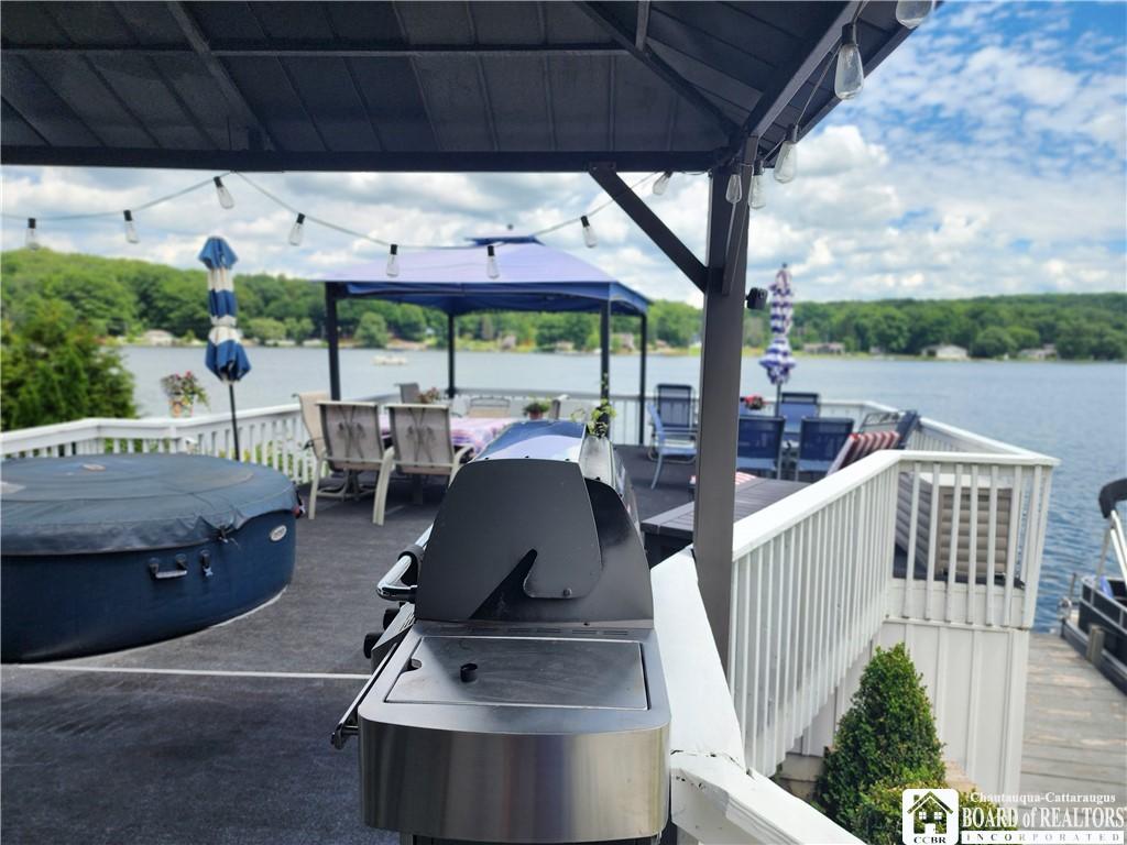 Image 4: Deck above boathouse