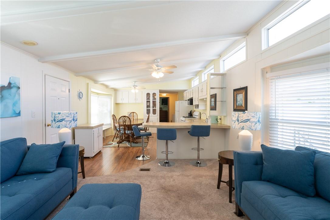 Image 2: Open floor plan