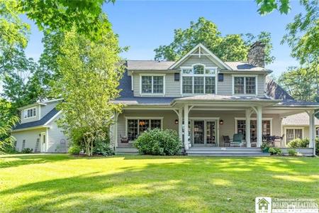 240 1/2 Lakeside Drive