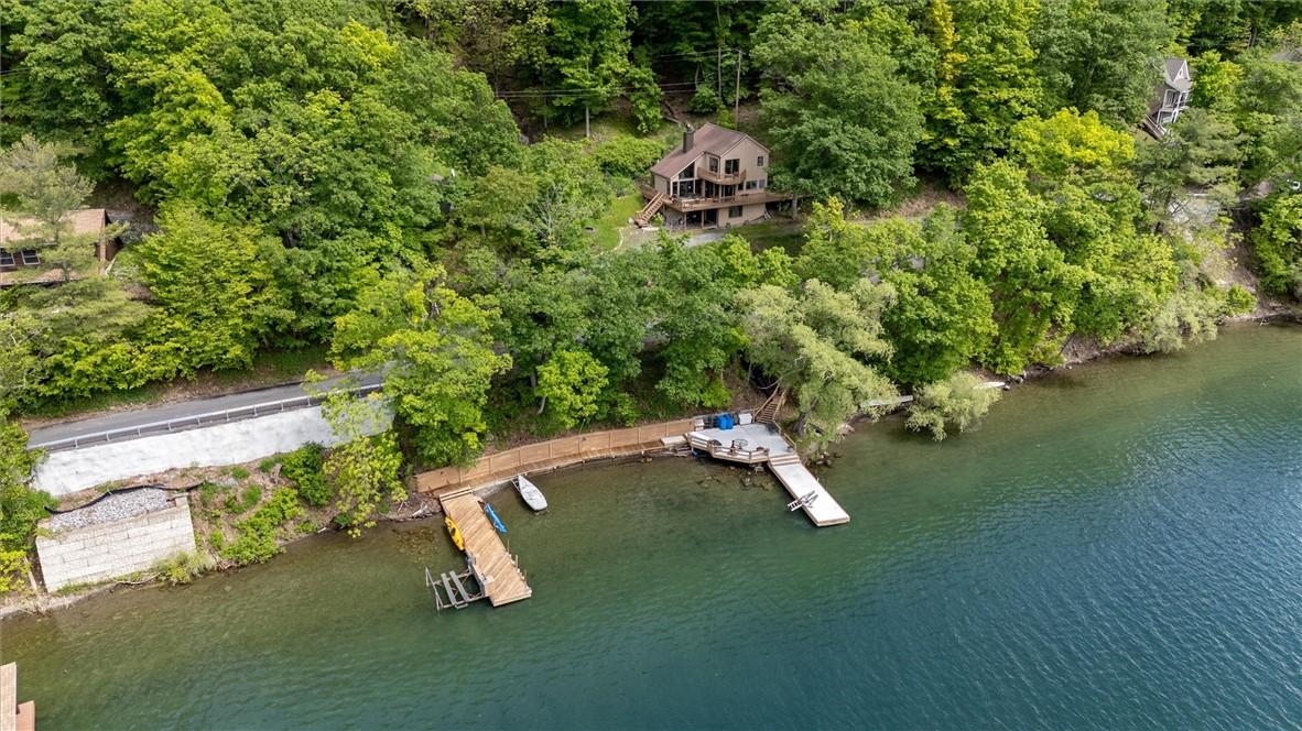 Image 3: 330' Lake Frontage