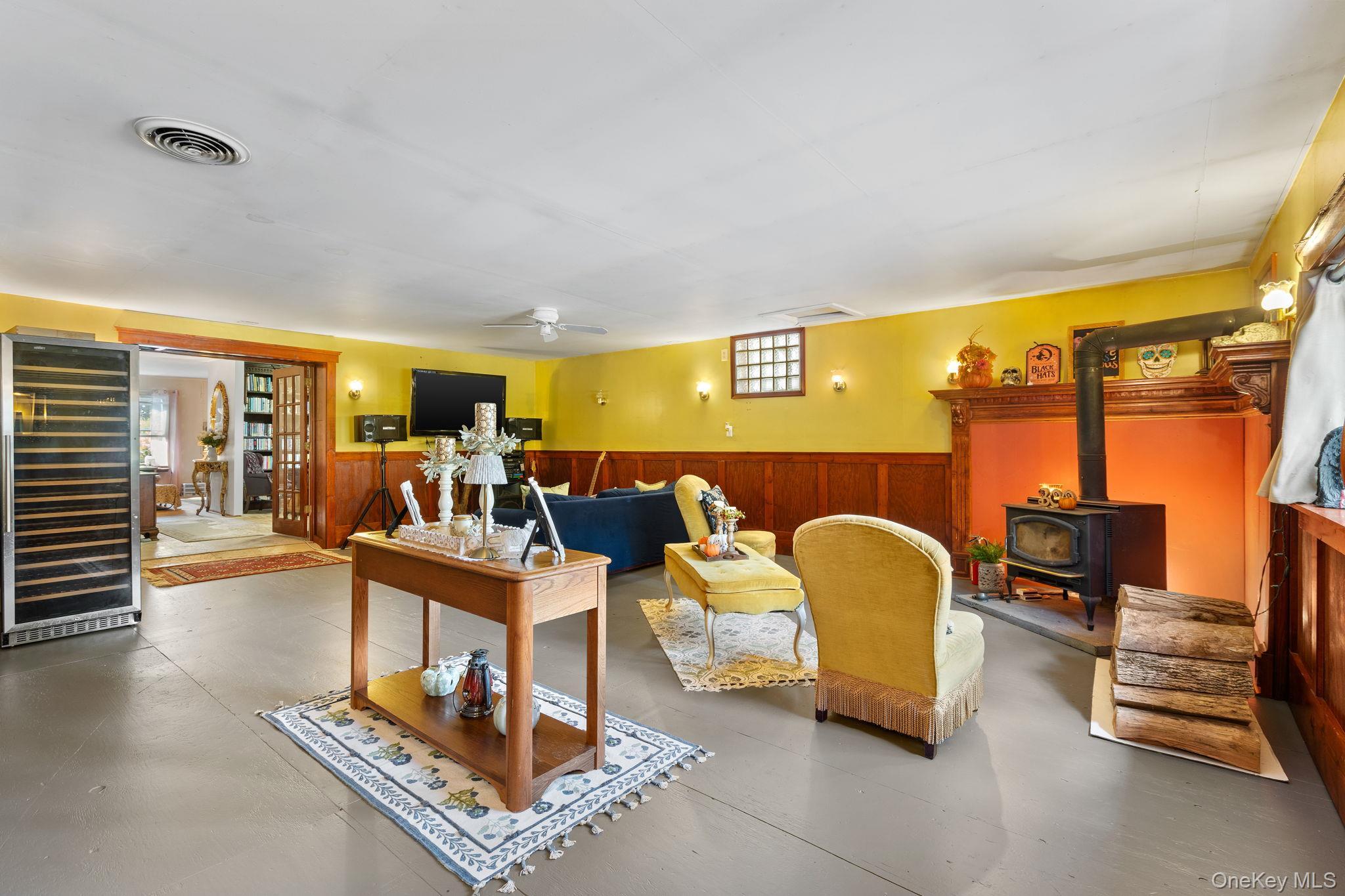Image 2: Living Room Image 2: Living Room