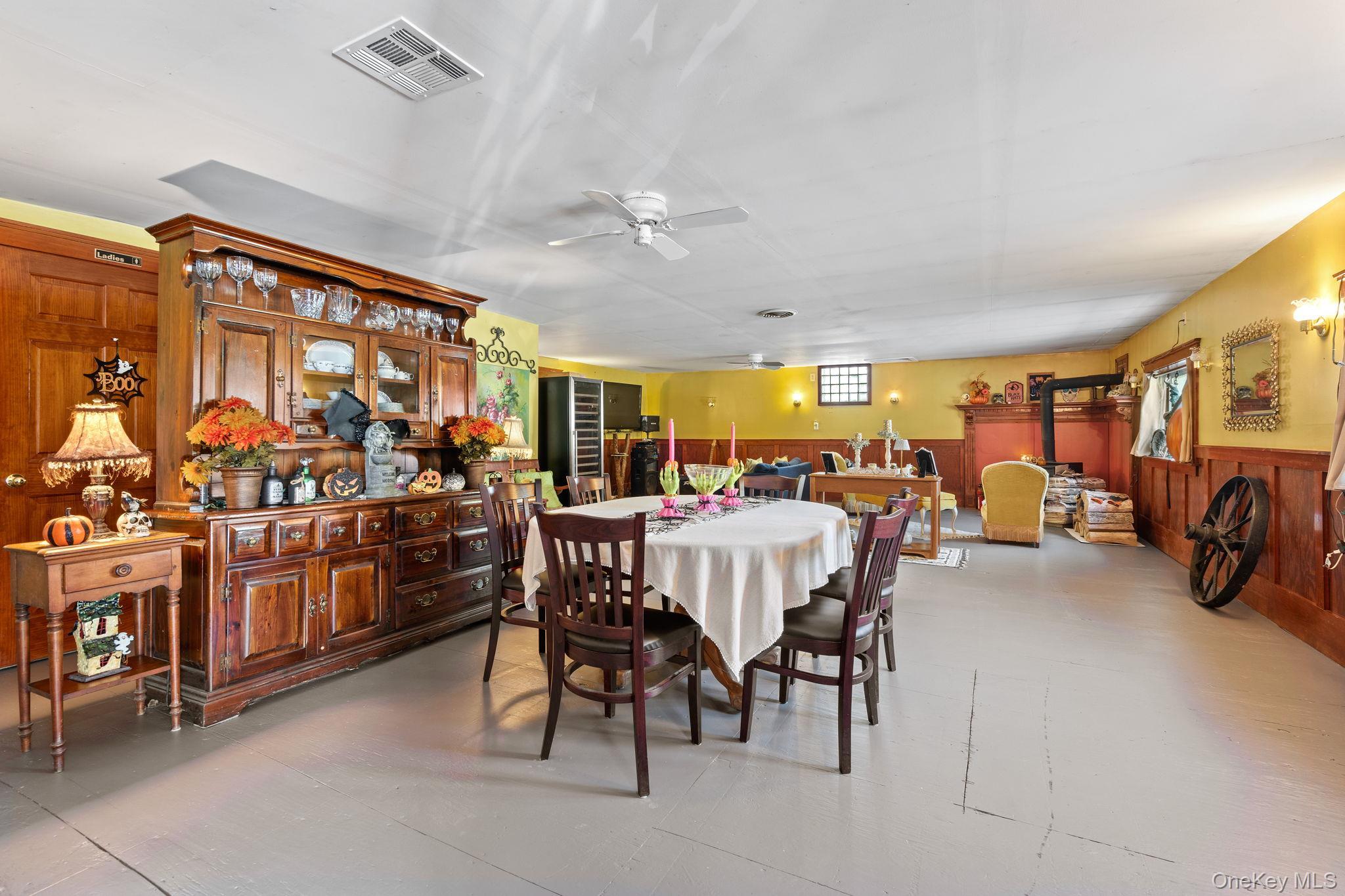 Image 3: Dining Area Image 3: Dining Area