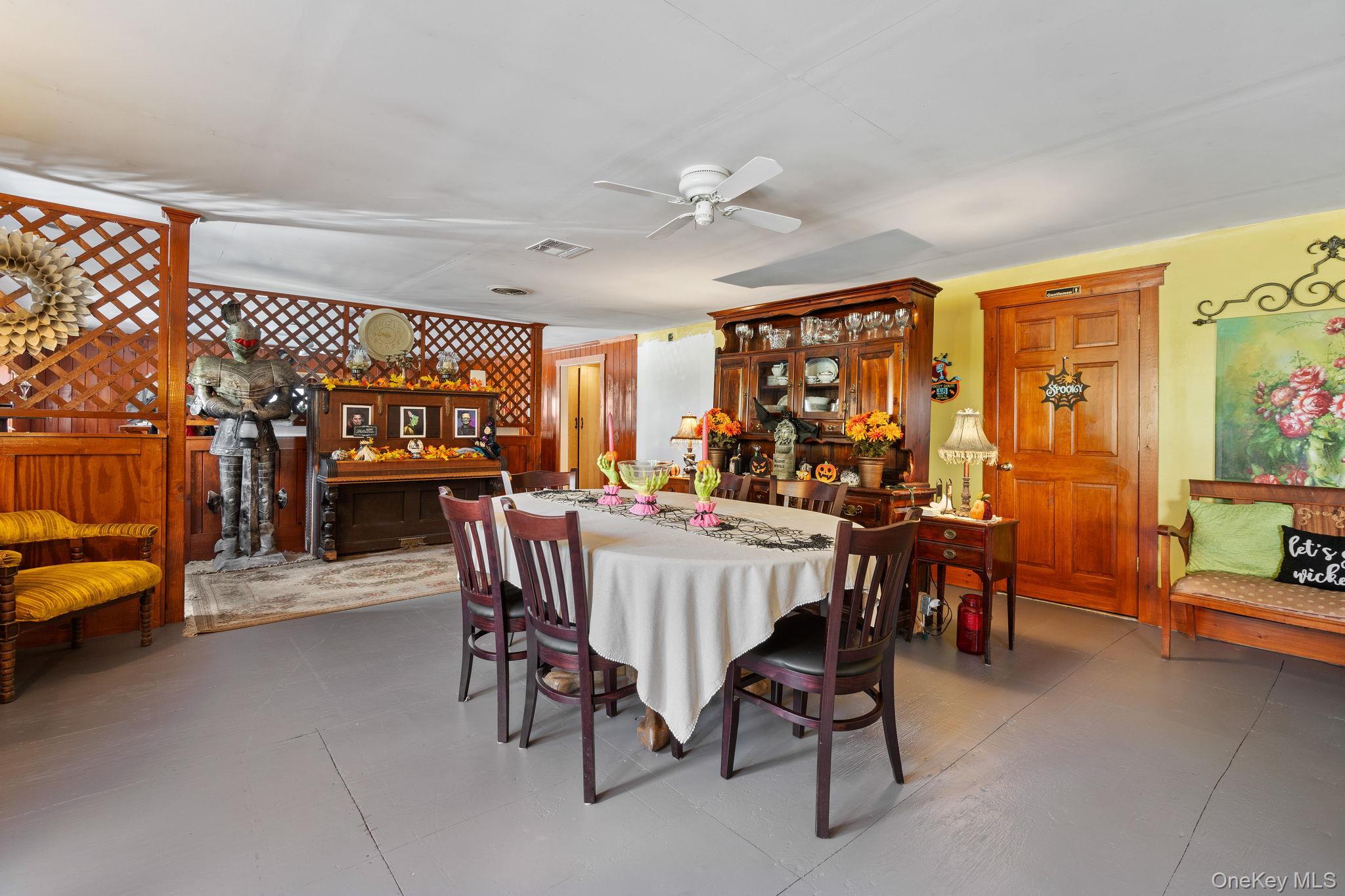 Image 4: Dining Area Image 4: Dining Area