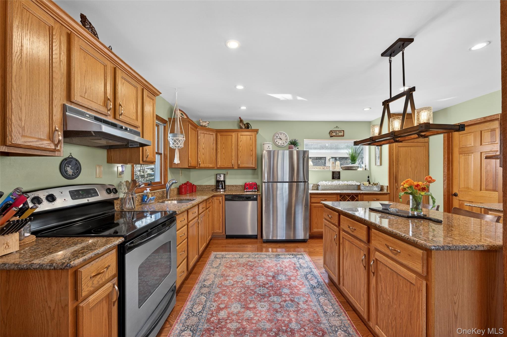 Image 4: Kitchen