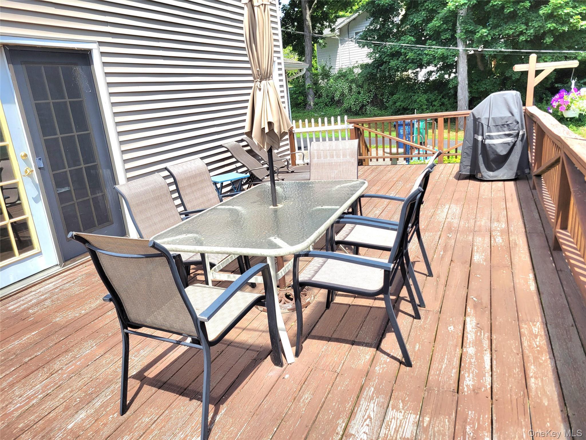 Image 4: Deck Image 4: Deck