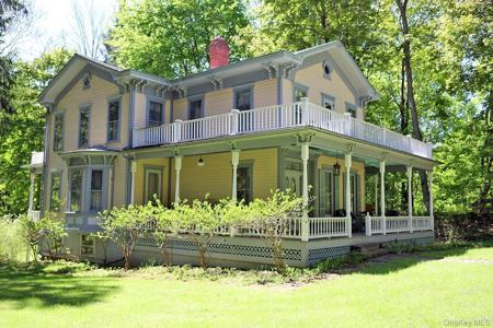 12 Railroad Street