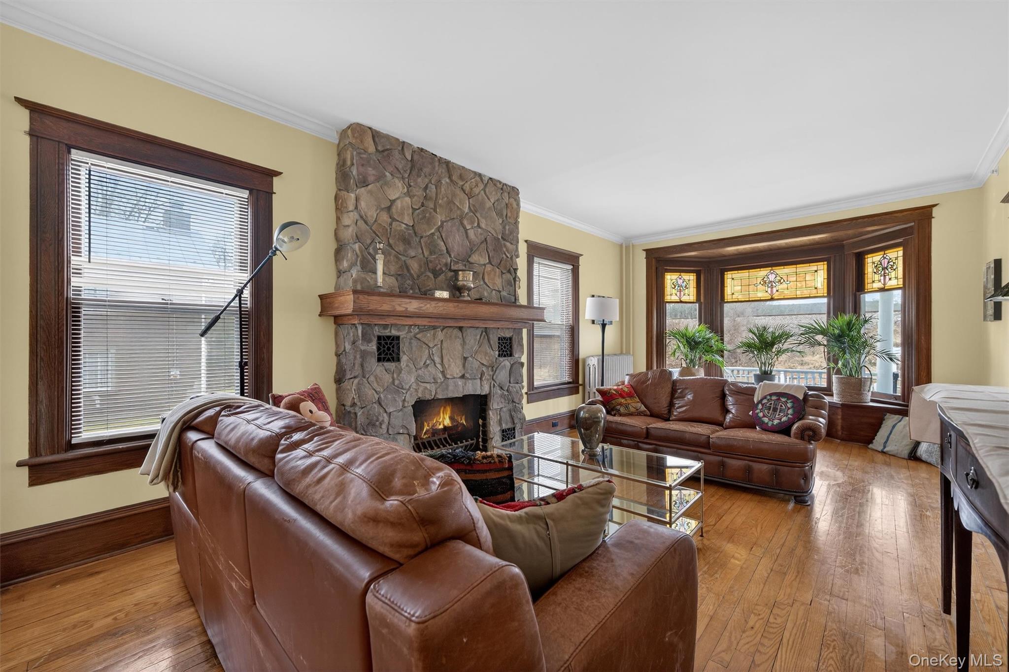 Image 2: Living Room