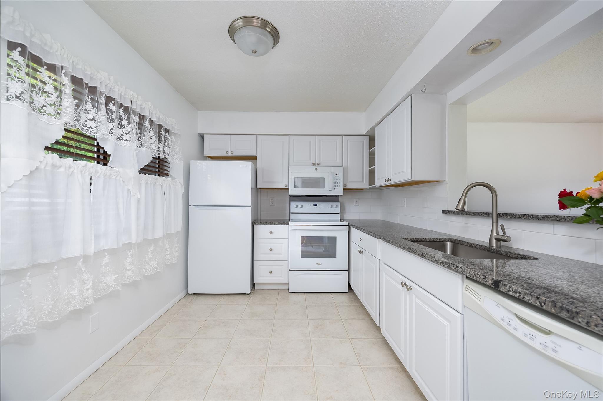 Image 2: Kitchen