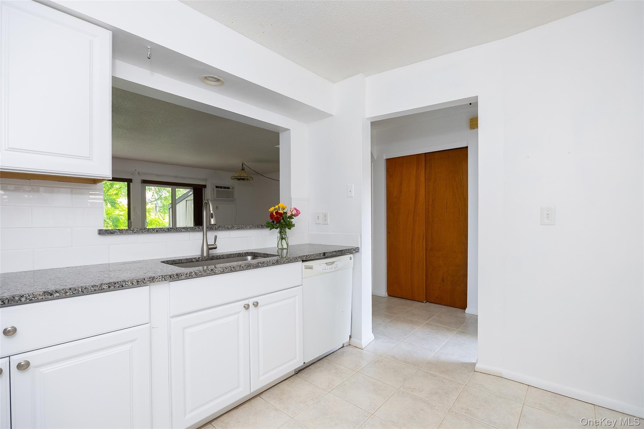 Image 3: Kitchen
