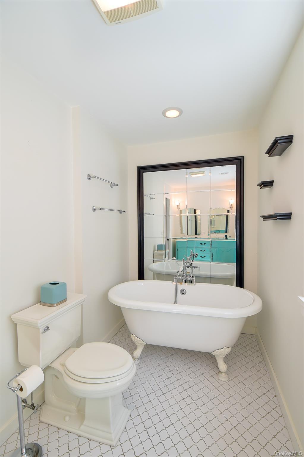 Image 4: Bathroom Image 4: Bathroom