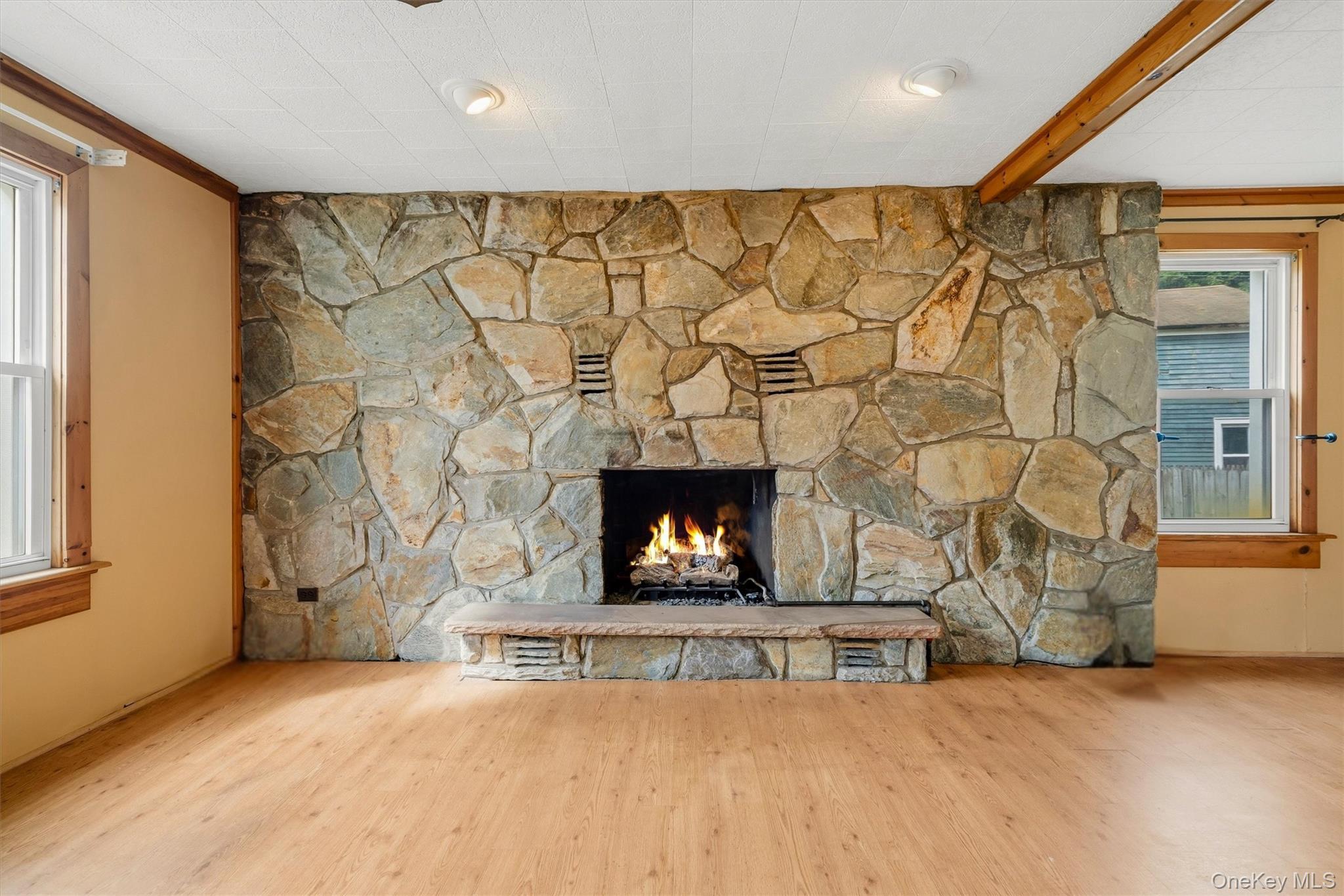 Image 4: Fireplace Image 4: Fireplace