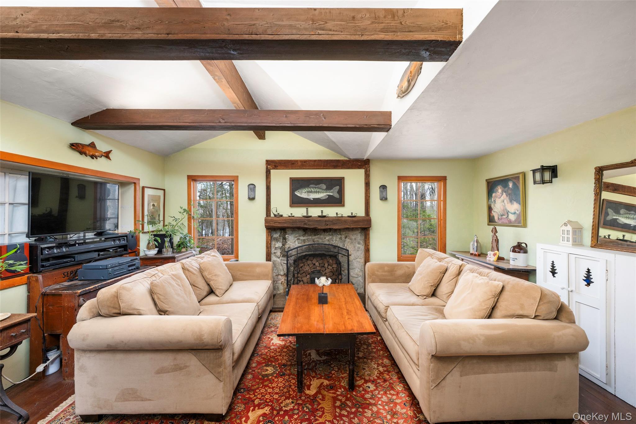 Image 4: Living Room Image 4: Living Room