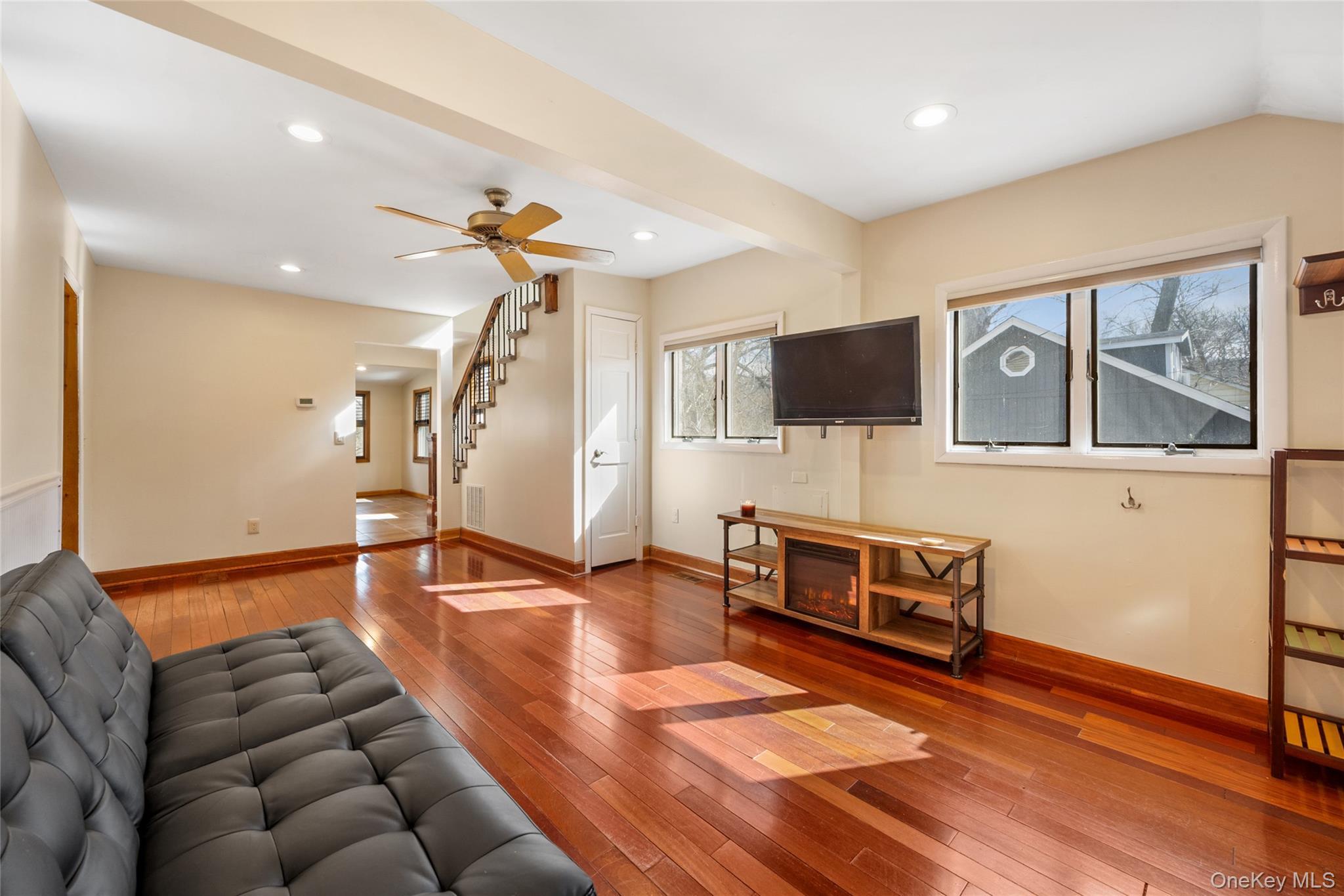Image 3: Living Room Image 3: Living Room