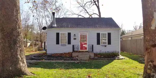 1606 E HENDRYX