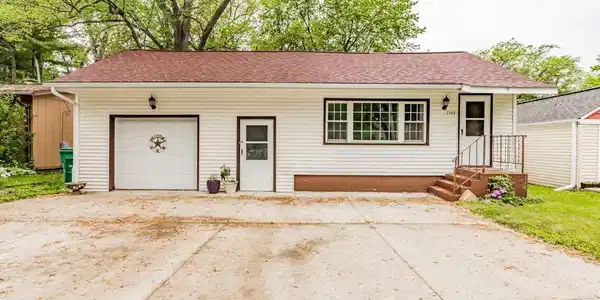1143 SUNSET Drive