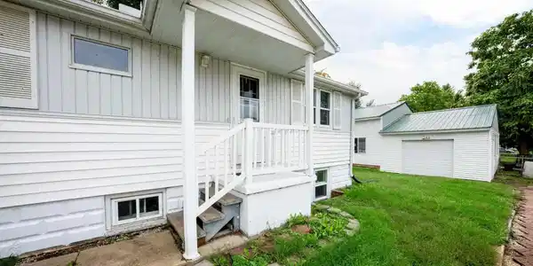 204 W ILLINOIS Street