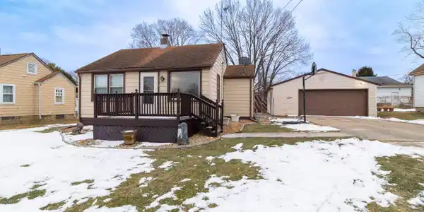 2010 E LONGSHORE Place