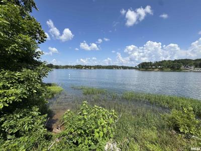 1135 N LAKESHORE Drive