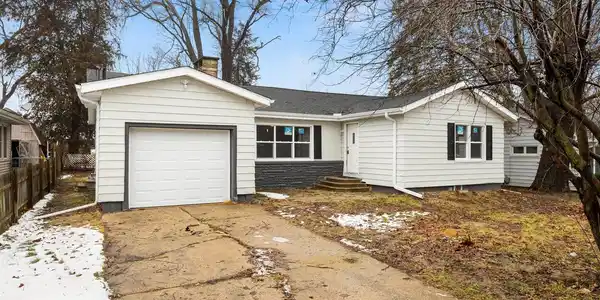 1527 E MELAIK Court