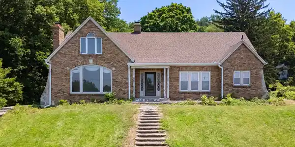1426 N MAIN Street