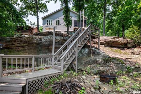 605 LAKESHORE Drive South