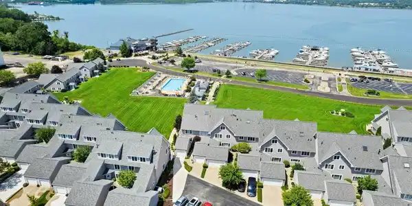 418 HARBOR POINTE Drive