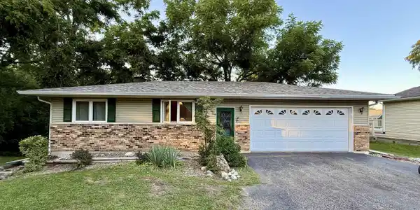 1066 LAKEVIEW Road South