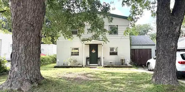 2119 E RIVERVIEW Court